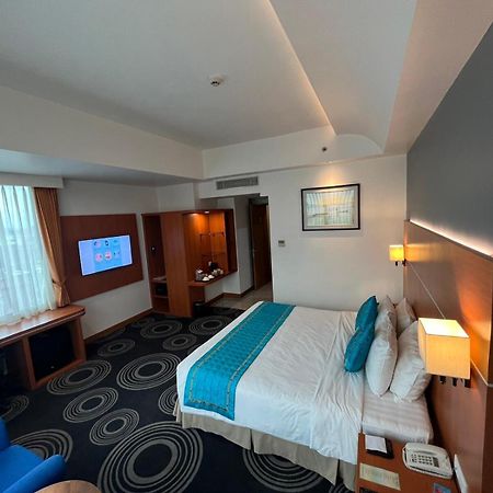 Ritz Grand Hotel Мандалай Экстерьер фото
