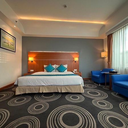 Ritz Grand Hotel Мандалай Экстерьер фото