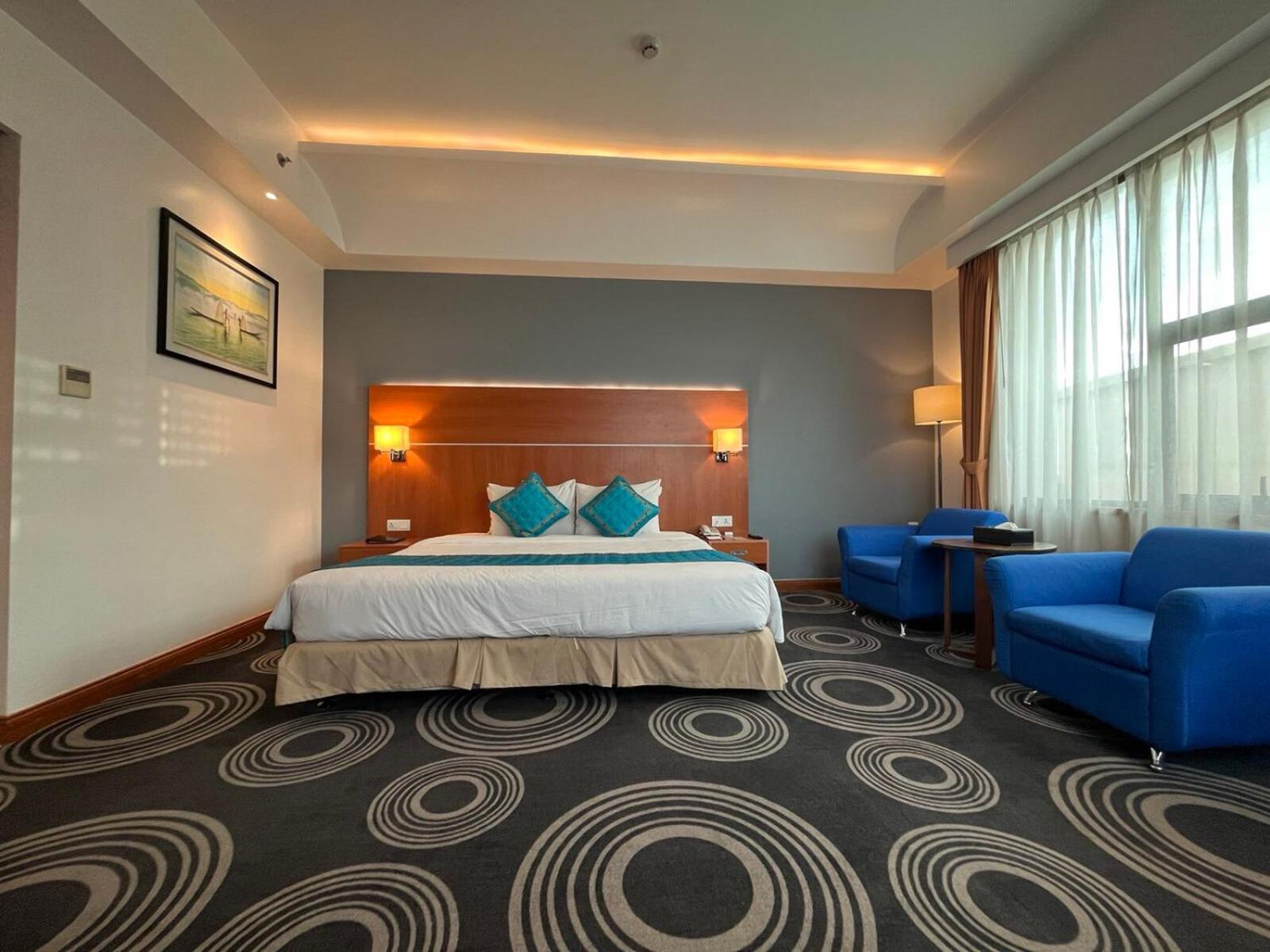 Ritz Grand Hotel Мандалай Экстерьер фото