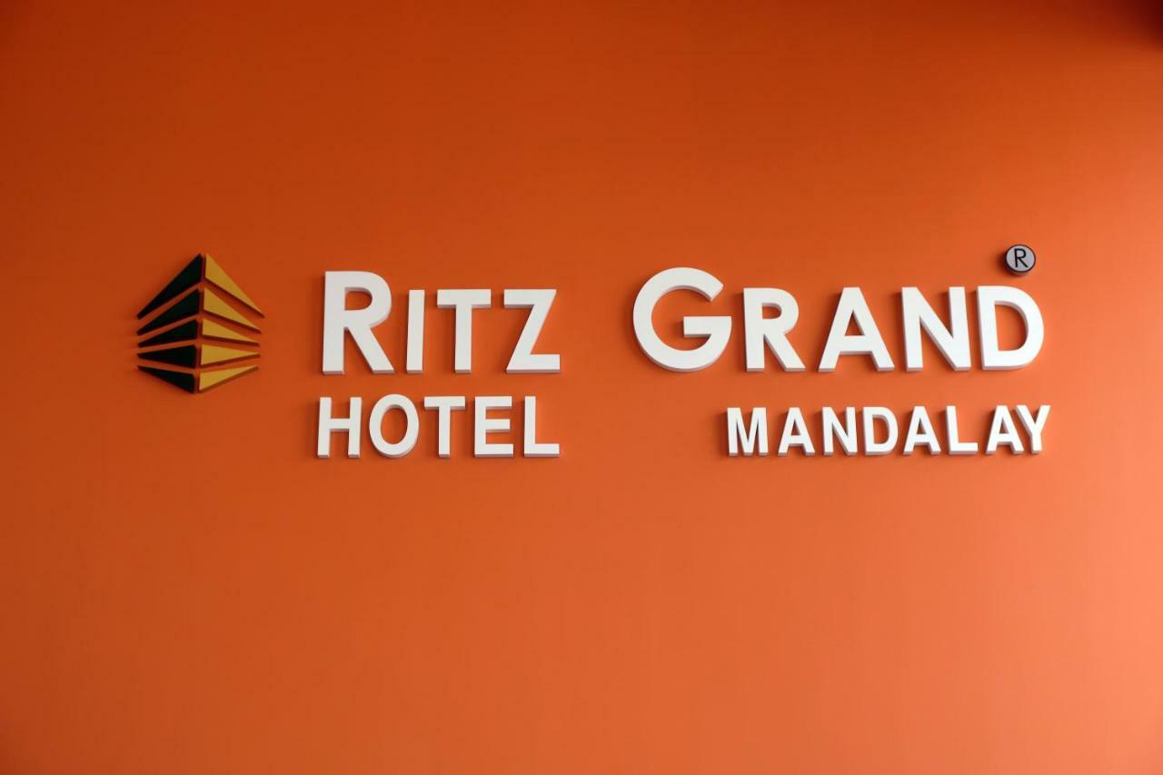 Ritz Grand Hotel Мандалай Экстерьер фото